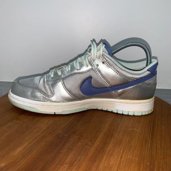 NIKE Dunk Low Floral Shoes GS 6Y Womens 7.5 309601-042 Metallic Silver Blue Moon - Picture 2 of 16